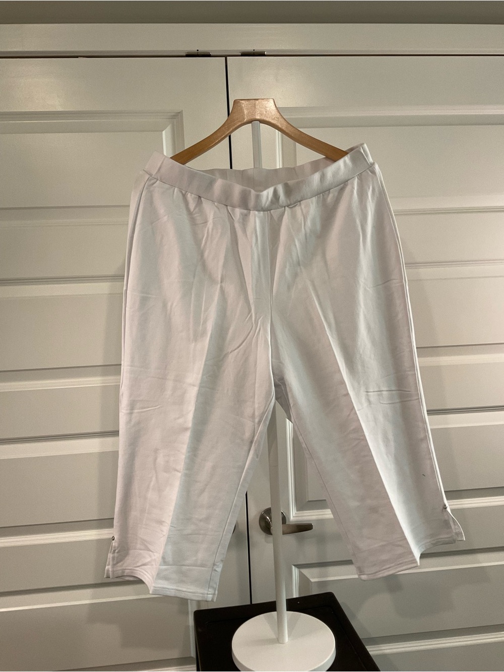 Quacker Factory White Pull-On Capris